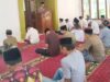 Pererat Silaturahmi, Bhabinkamtibmas Polsek Bengkunat Berikan Khutbah Jumat Bertema Keamanan Lingkungan
