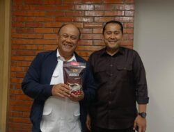 Bahas Percepatan MBG, Bupati M. Syukur Bawa Oleh-oleh Kopi Jangkat untuk Kepala BGN