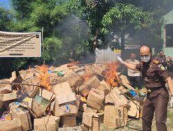 Kejari Asahan Melakukan Pemusnahan Barang Bukti Dari Perkara Tindak Pidana Yang Telah Memperoleh Kekuatan Hukum Tetap 